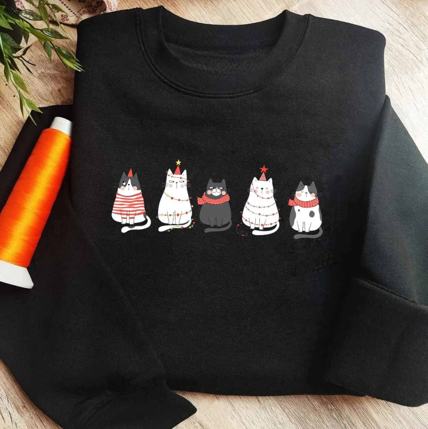Christmas Cat Print Sweatshirt – Personalized Holiday Gifts For Friends And Family